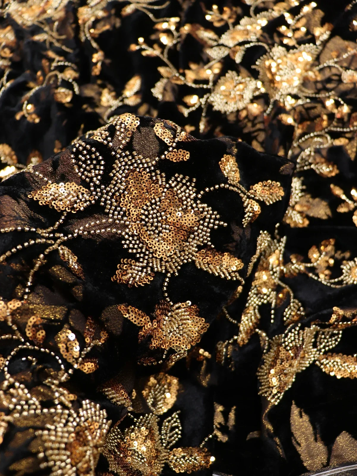 

Новая черная, розовая бусина, изысканная вышивка, тканая золотая бархатная ткань, топ, жилет, платье, дизайнерская ткань Cheongsam