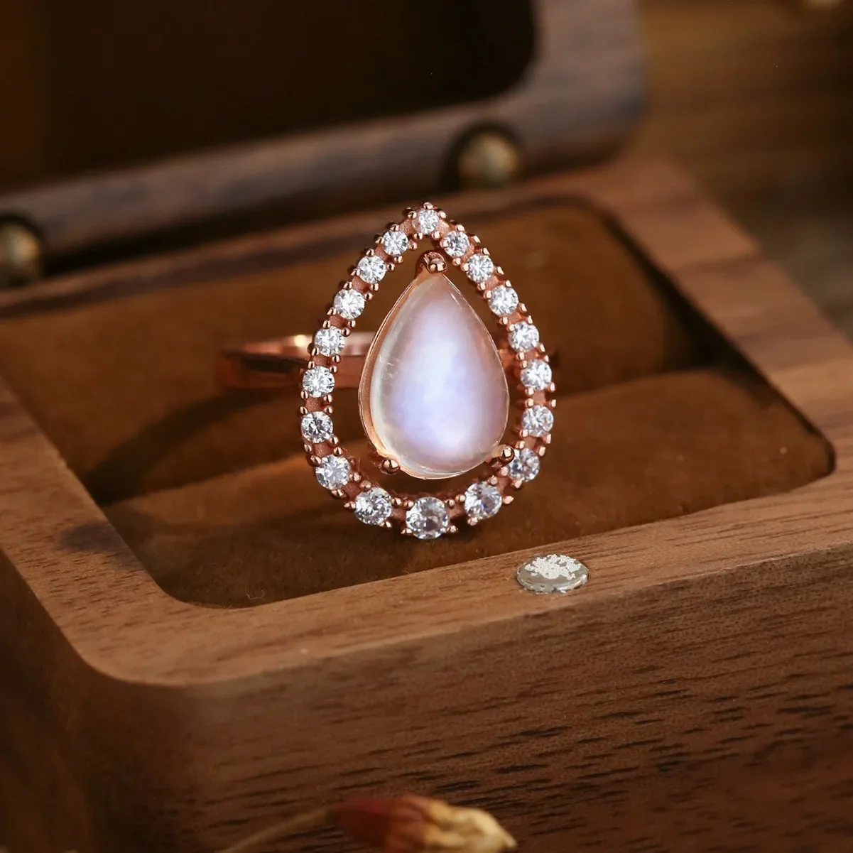 

S925 Sterling Silver Pigeon Egg Water Drop Moonlight Stone Micro Set Diamond Rose Gold Ring Women's Trend