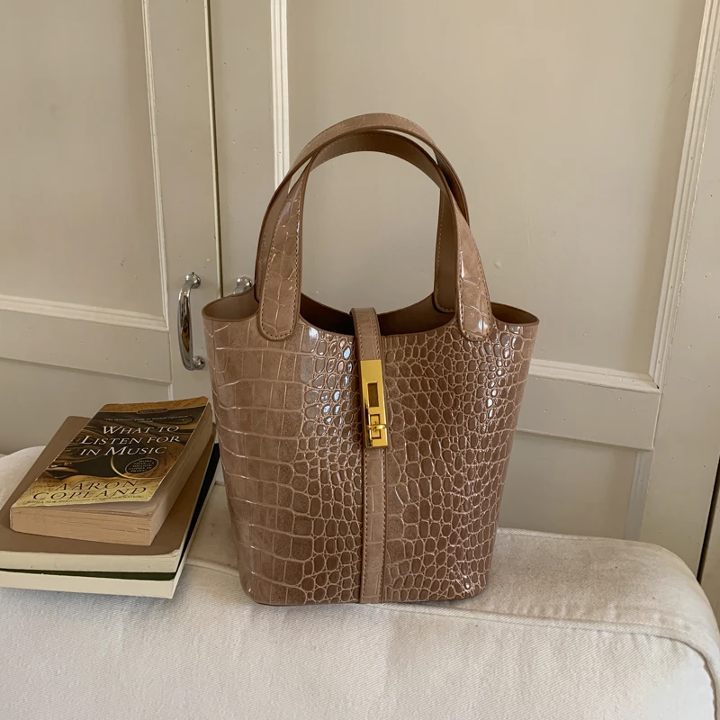 

Designer Inspired Women's Leather Handbag, Chic Shoulder Bag For Ladies, Popular Crossbody Bag Fashion Accessory