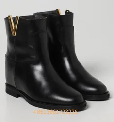 Botas de mujer con hebilla en V de Metal de cuero auténtico, botines de pasarela de diseñador sólido, zapatos de moda con punta redonda en negro/marrón, invierno 2024