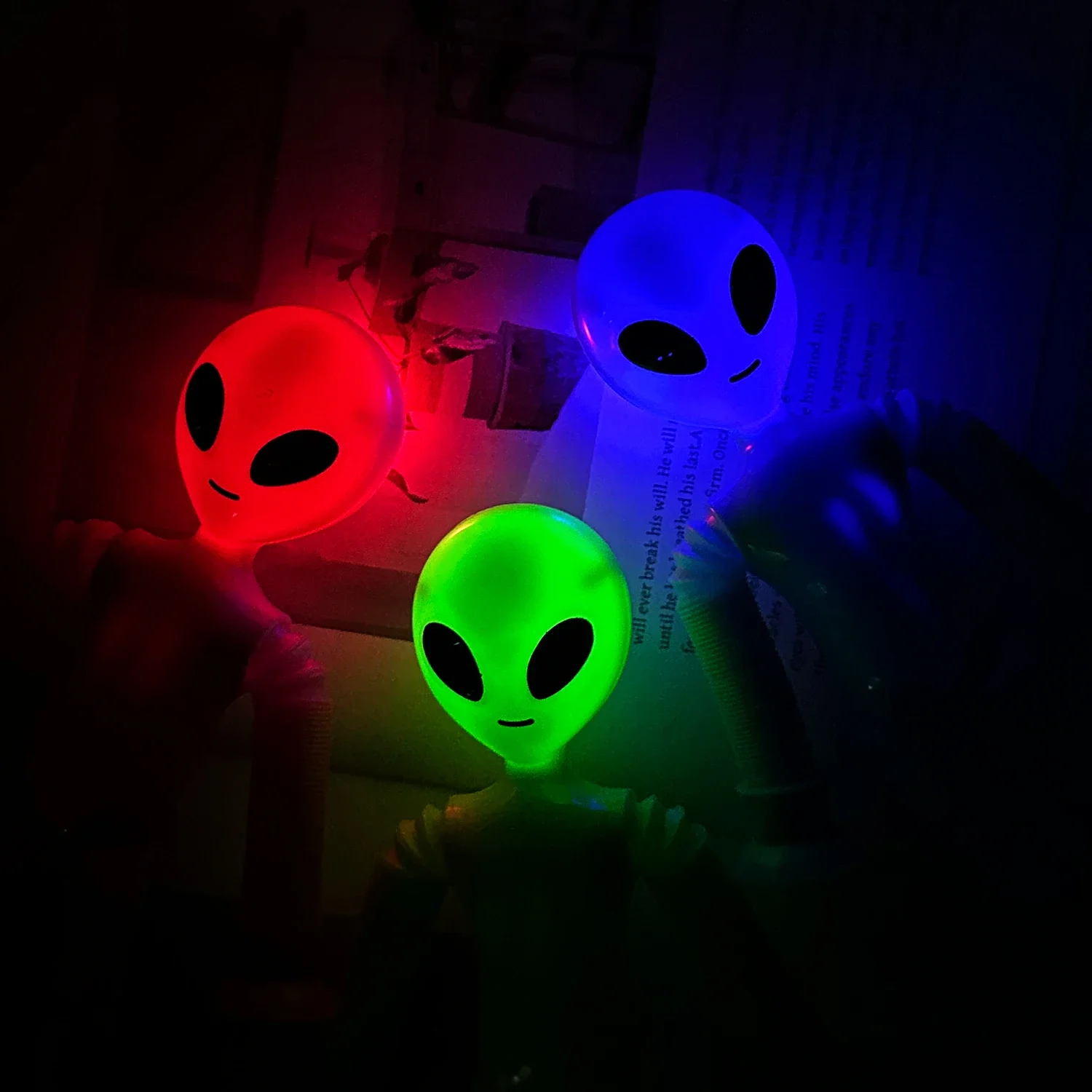 

4 шт. светящиеся и универсальные присоски, растягивающиеся игрушки, декомпрессия и взаимодействие, новые и уникальные телескопические трубки-головоломки