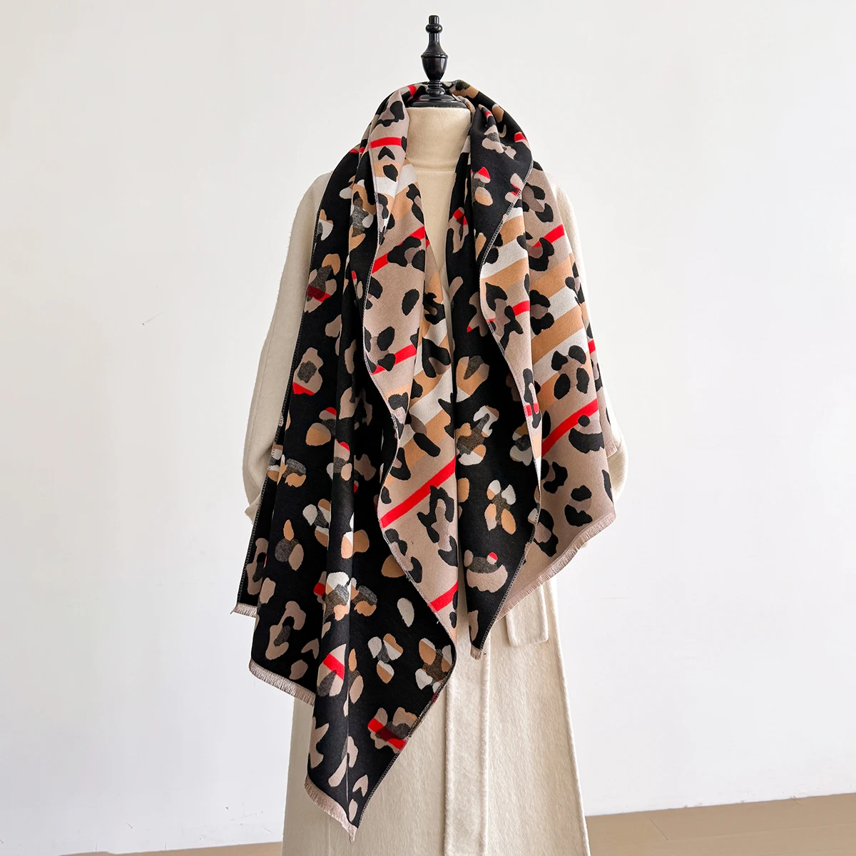 

Women Thickening Imitation cashmere Scarves Fashion Designer Leopard Print Beautiful Soft Satin Shawl Neckerchief Scarf