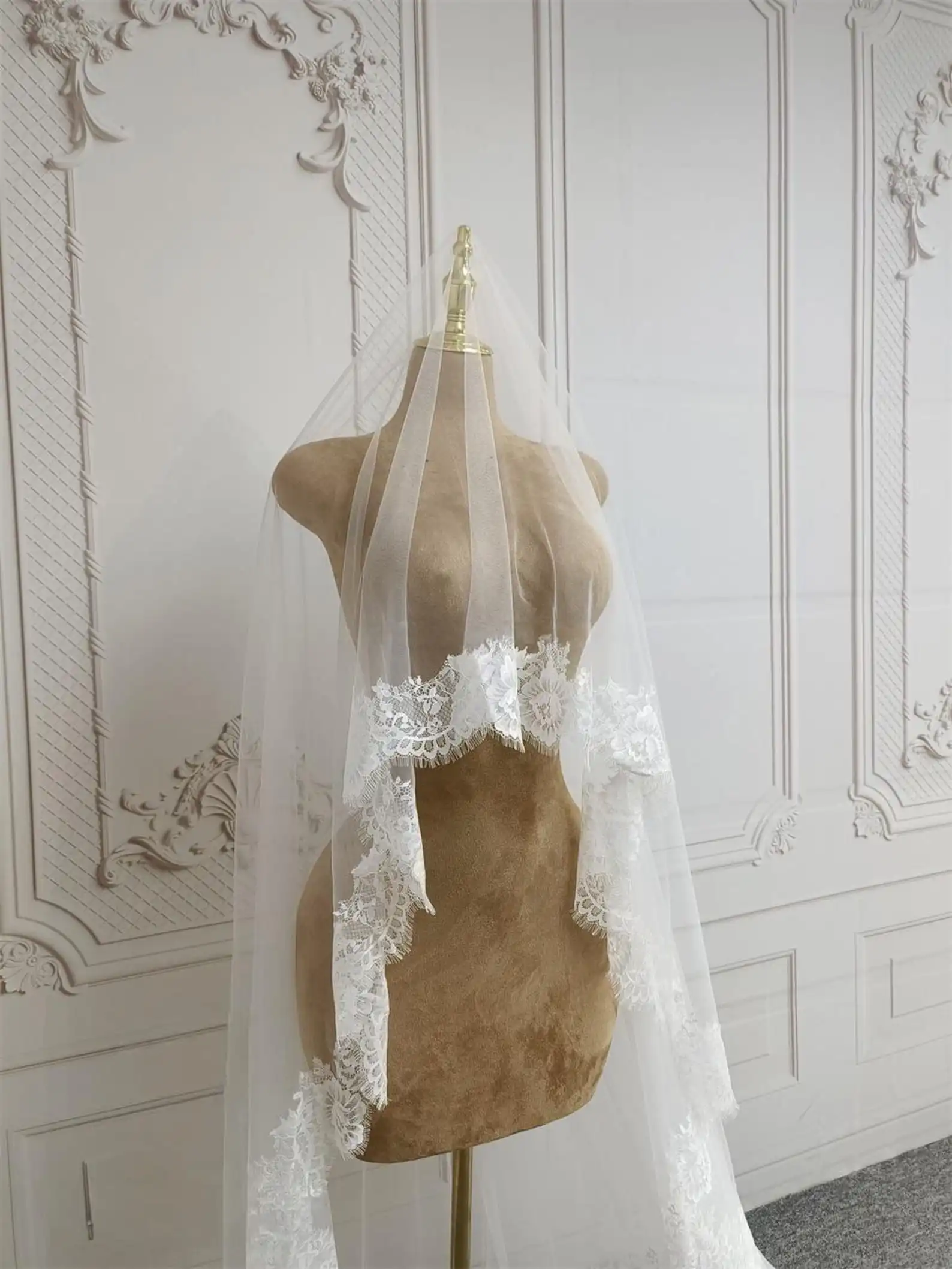 2 Tier Mantilla Bridal Veil Cathedral Lace Trim Wedding Veil with Comb Chantilly Eyelash Lace Scalloped Cathedral Veil for Bride