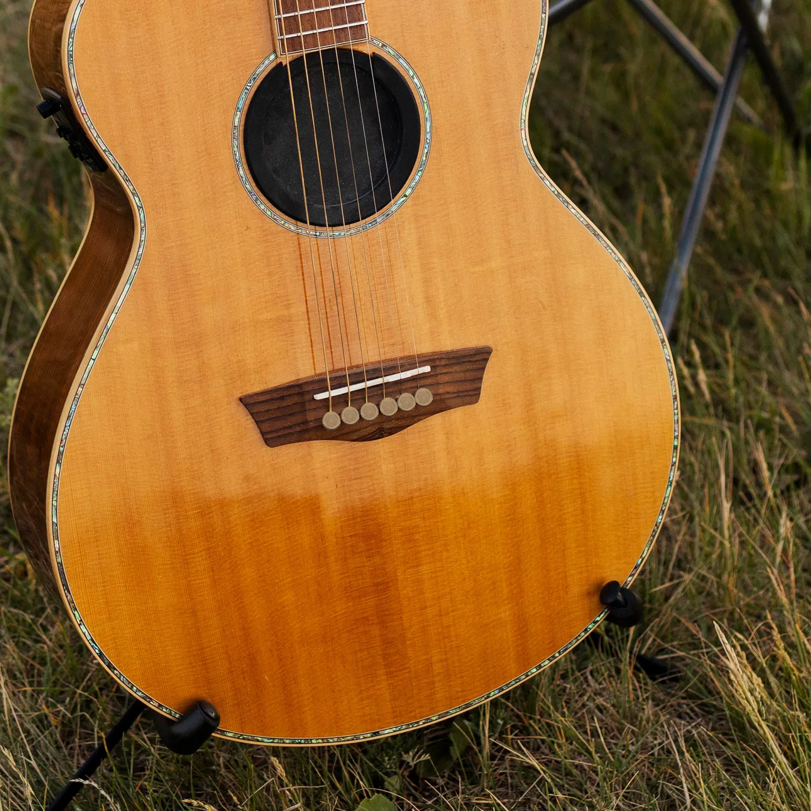 

1Set Guitar Bridge Pins Durable Material Enhanced Sustain Acoustic Guitar Compatible Metal String Pegs Portable Packaging