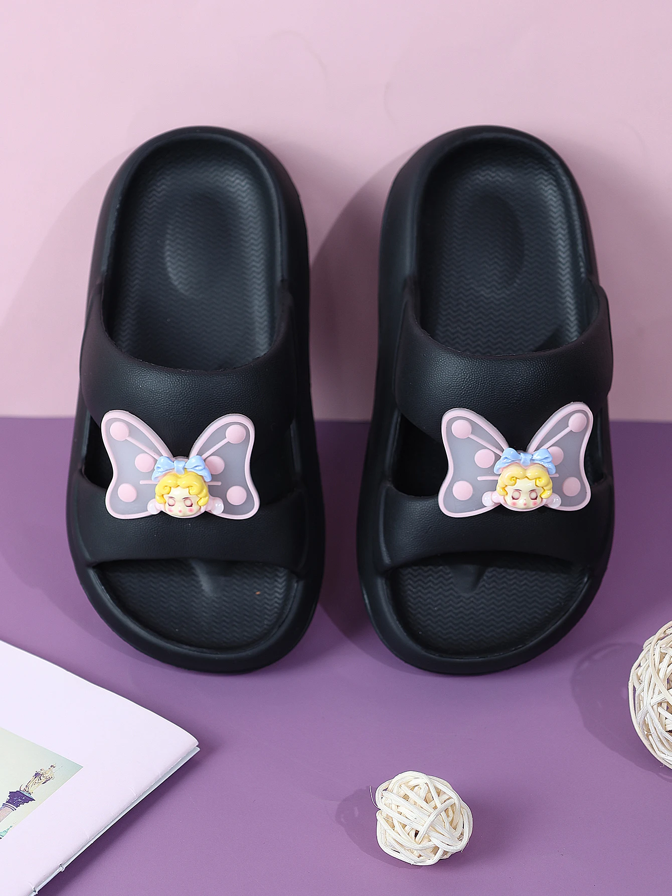 

A Pair of Black Cartoon Butterfly Slippers for Boys and Girls, Non-Slip, Comfortable and Wear-Resistant Slippers