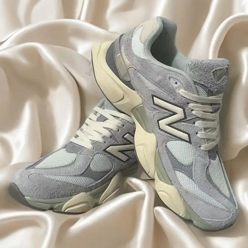 

Lightweight and flying feeling spring and autumn new casual sports shoes soft soled sneakers, men's shoes and women's shoes
