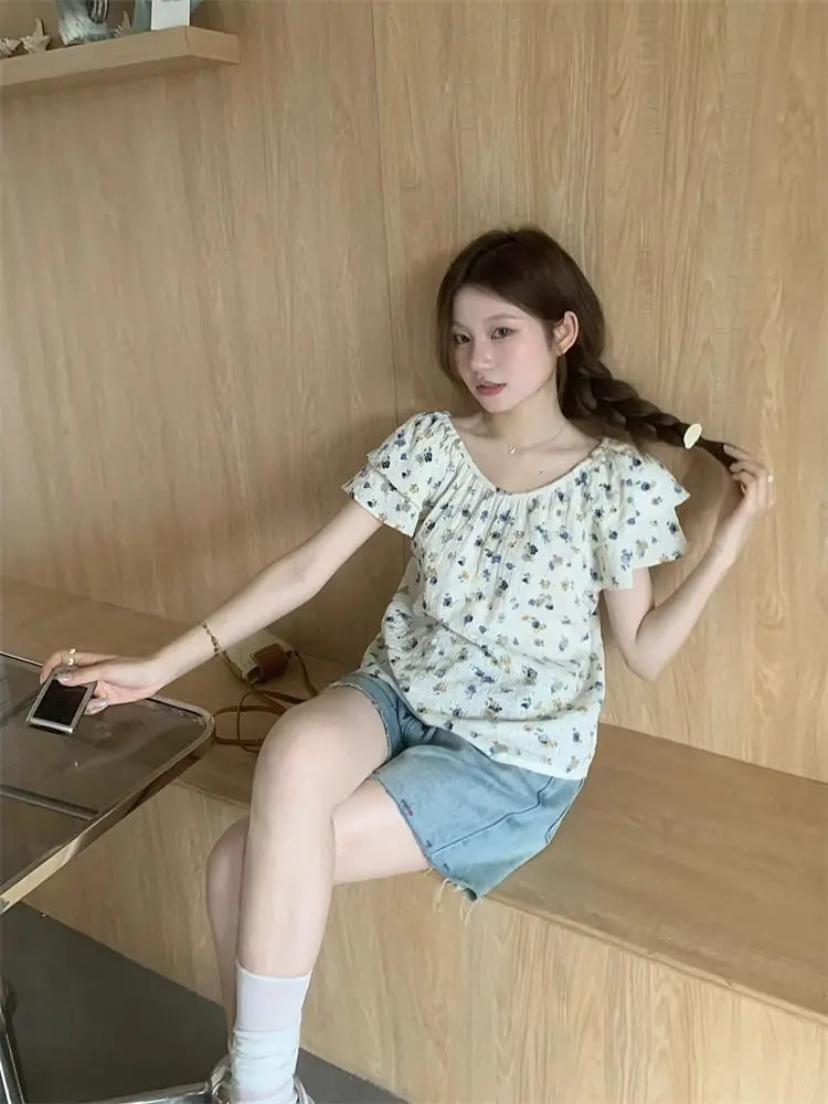 Leeftijdverminderende, slanke, losse, slanke top met V-hals en korte mouwen voor dames