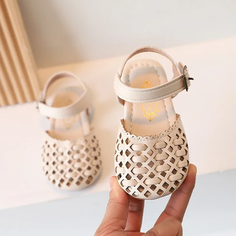 Sandali estivi nuovi sandali per bambini ragazze tessute Hollow Fashion Princess Shoes Anti-kicking Flat Soft Bottom Baby Toddler Shoes