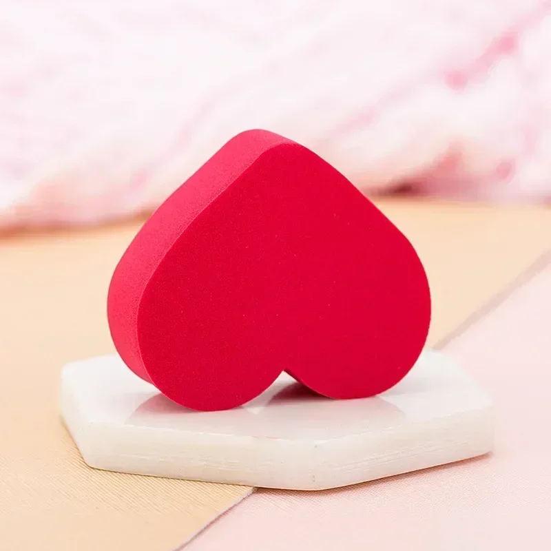 1pc rosa vermelho em forma de coração macio compõem esponjas rosto fundação corretivo creme em pó mistura manchas puff ferramentas de beleza cosmética