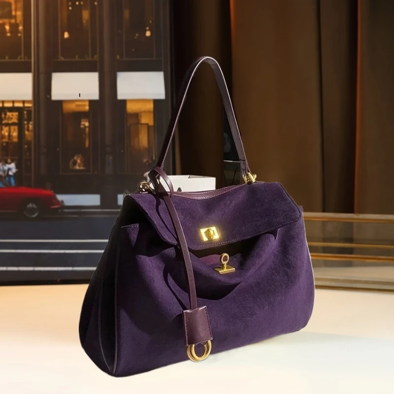 حقيبة يد نسائية كلاسيكية ذات سعة كبيرة - بني أنيق، إغلاق منظمي، مقابض قوية للعمل والسفر والاستخدام اليومي