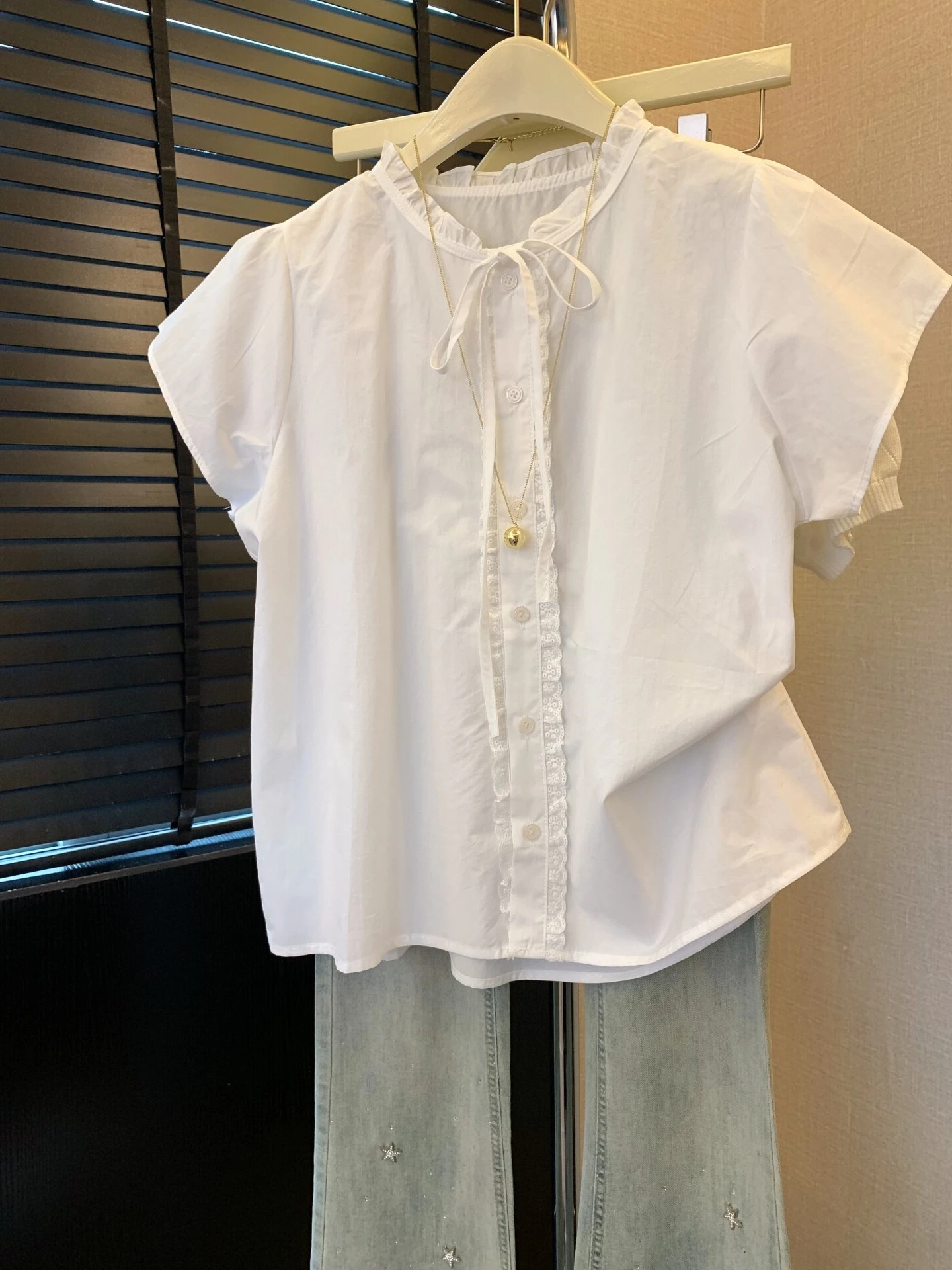

Elegant Lace Trim Short Sleeve Women's Shirt Summer 2026 New Loose Slimming Top Button up round Neck Patchwork Pure Color