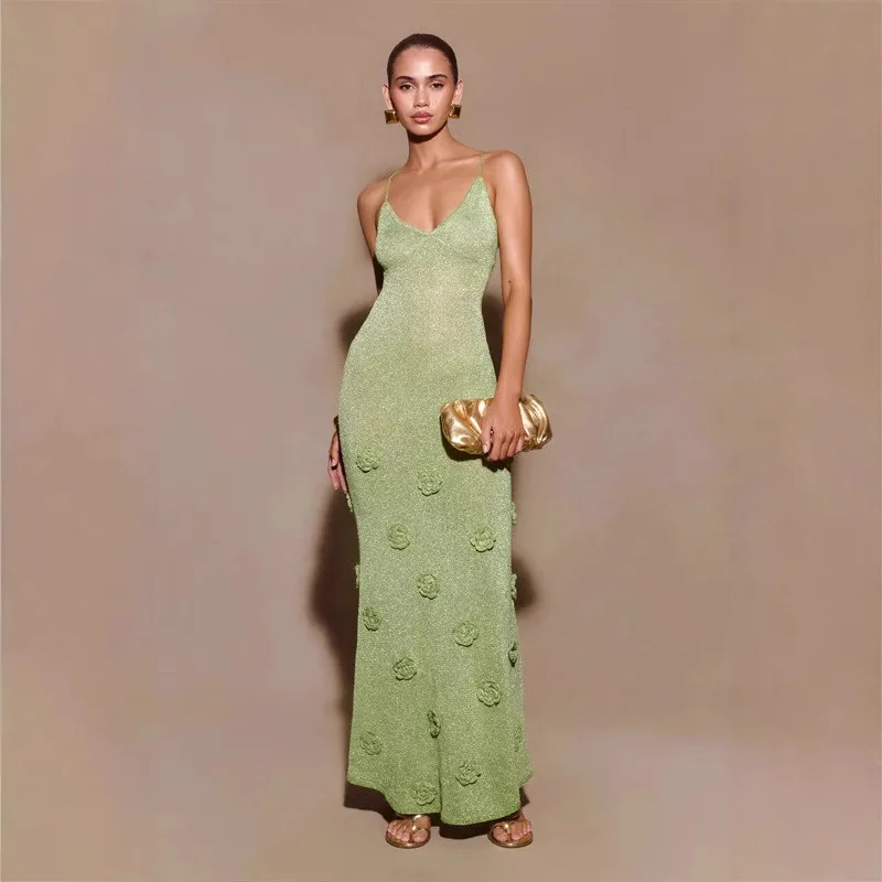 A New Summer Collection of European and American Fashion, An Elegant and Slimming Women's Knitted Halter V-neck Pure Color Dress