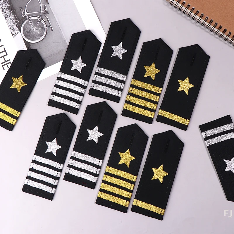 Podnieś się w niebo z tą parą profesjonalnych epoletów pilotów z pentagramem; akcesoria do samodzielnego wykonania odznak na ramiona.