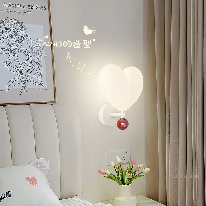 

Cream style Italian romantic heart-shaped background wall light, master bedroom bedside decoration atmosphere light