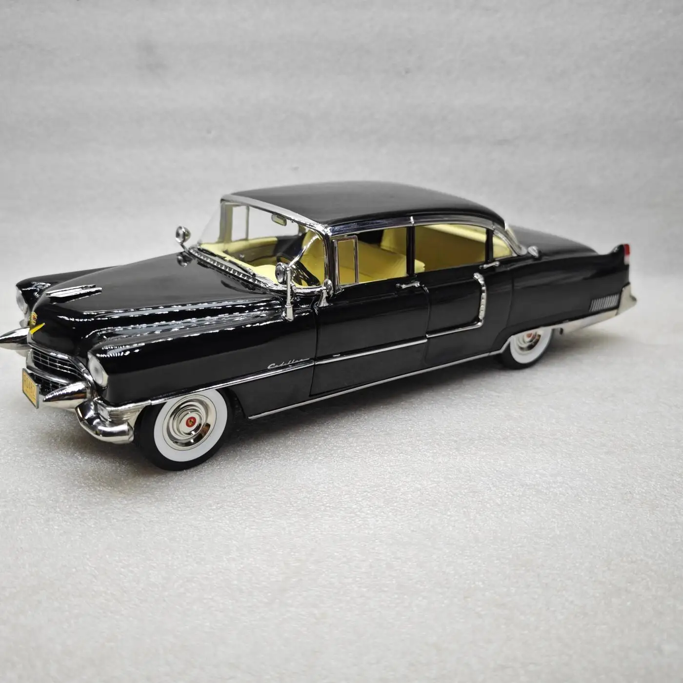 

GreenLight 1:18 Godfather 1955 Fleetwood Series 60 Special EditionMiniature Alloy Car Models Fashionable ColM Alloy Car Model