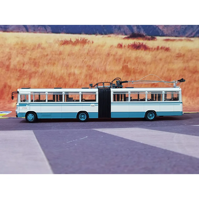 1:64 Scale 104 Beijing Bus BD562 Trolley Alloy Car Model  Collection Ornaments