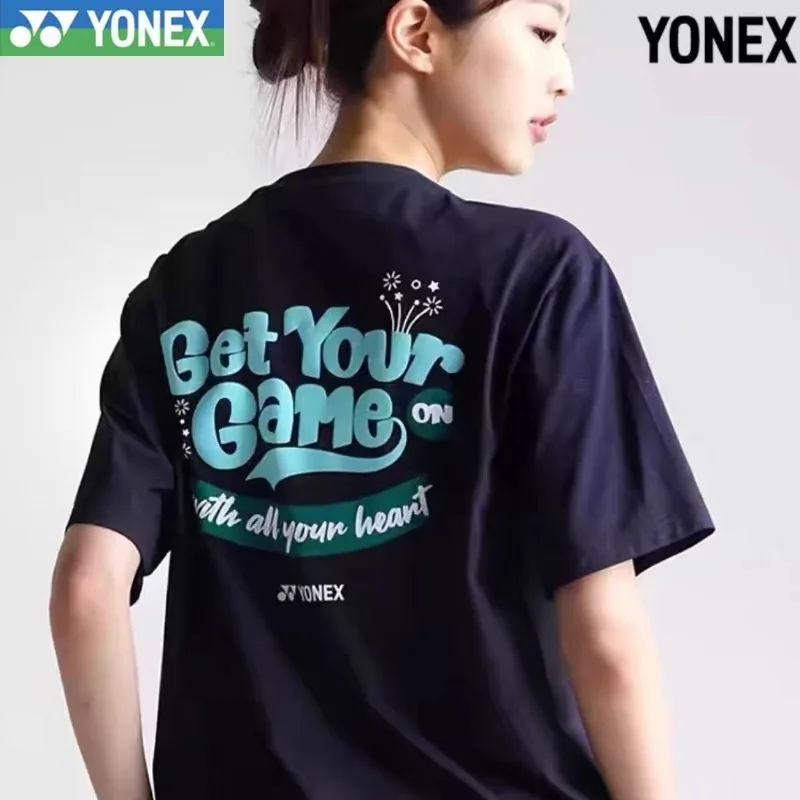 YONEX 2024 جديد للرجال والنساء نفس الريشة جيرسي موضة الطباعة تنوعا قصيرة الأكمام طاقم الرقبة