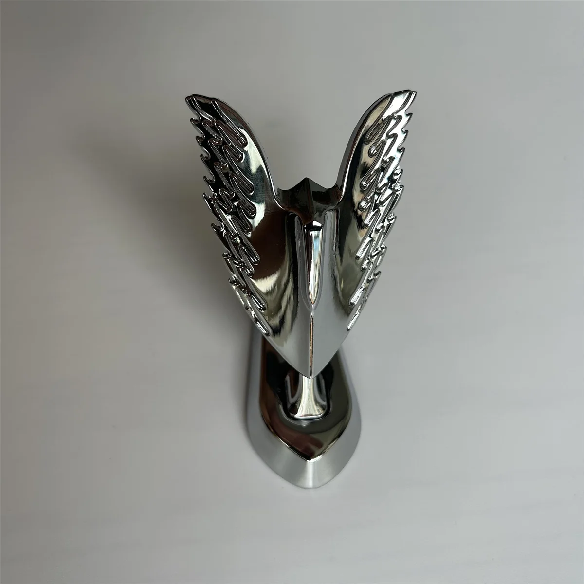 1PC 3D Alloy Eagle Wing Front Bonnet Emblem Car Styling Stand Hood Badge Decal Motorcycle Scooter Mud Guard Ornament Stickers