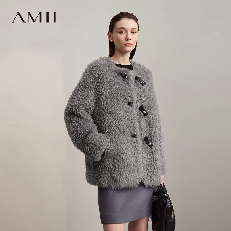 

AMII шуба женская 2025 зима новая с круглым вырезом свободная женская одежда с длинными рукавами кожаные пуговицы теплая женская шуба 12524008