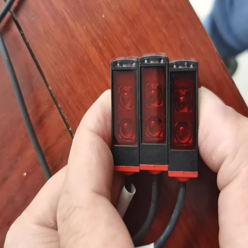 

Brand new original photoelectric switch HT3C.V/2N-M8 HT3C.XL/2N HT3C.XL/4P HT5.1/2 NPN HT5.1/4 PNP HT23/2 HT5.1/2