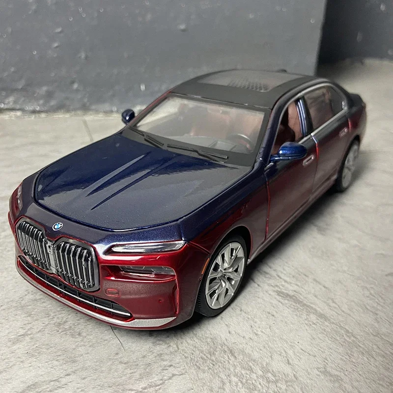 Diecast 1/24 Scale BMW 7 Series Alloy Model New Energy BMW Car Red and Blue Model Sound and Light Toy for Boys Gift