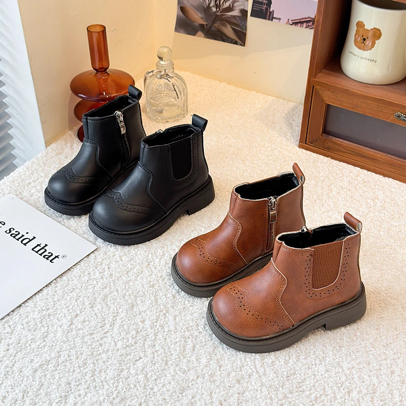 

Детские кожаные ботинки однотонного цвета, универсальные детские короткие ботинки с круглым носком, новинка 2025, ботильоны для мальчиков и девочек, замшевые ботильоны в корейском стиле