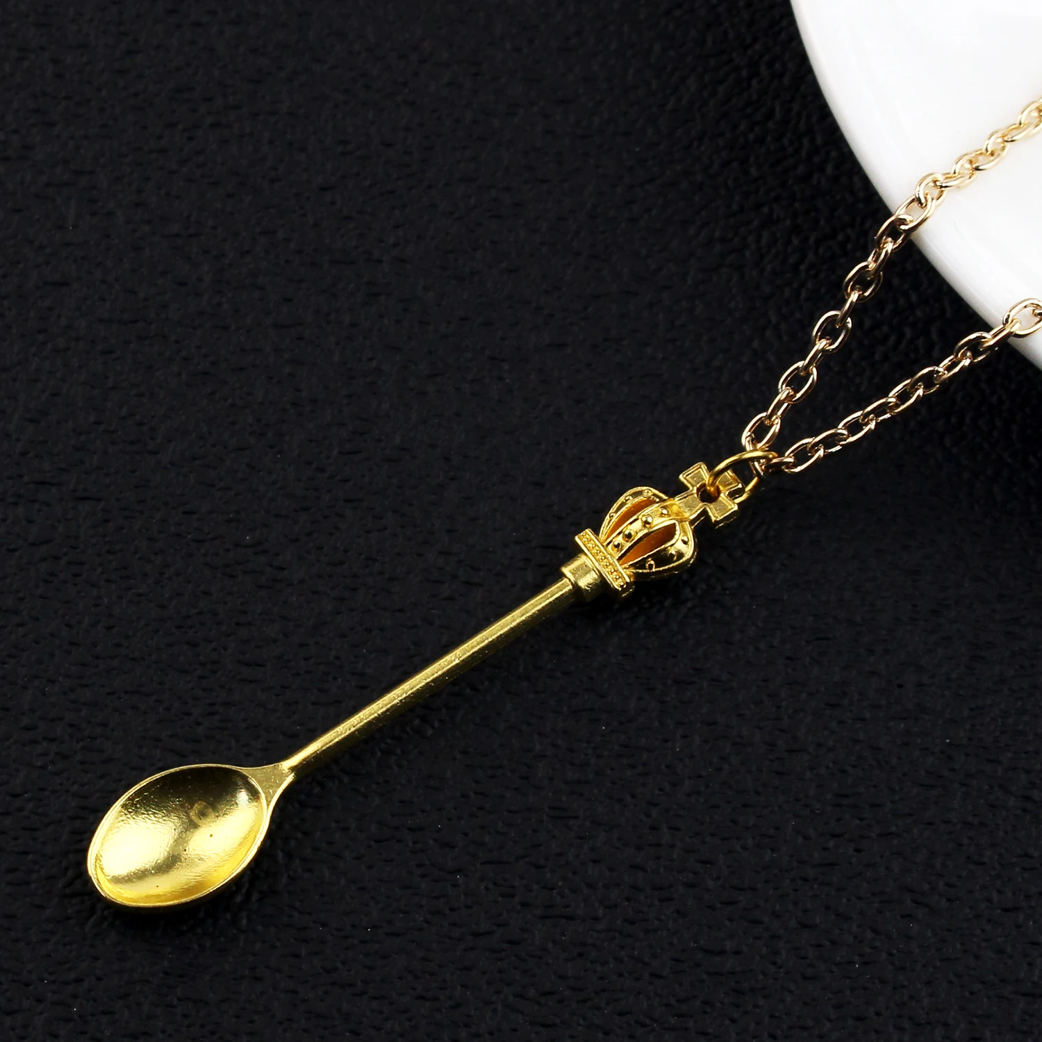 Vintage Gold Crown Spoon Pendant Necklace Alloy Mini Crown Jewelry Fashion Retro Necklace Gift For Women