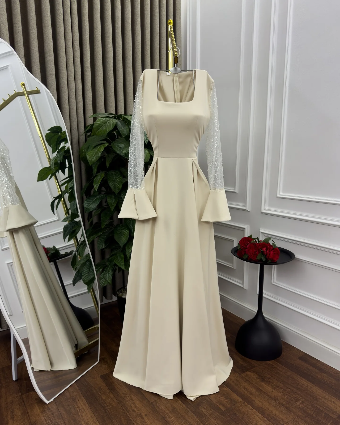 Vestido de noche personalizado Jersey clásico cuello cuadrado lentejuelas mangas largas vestidos de graduación exquisitos vestidos de fiesta de tren de barrido