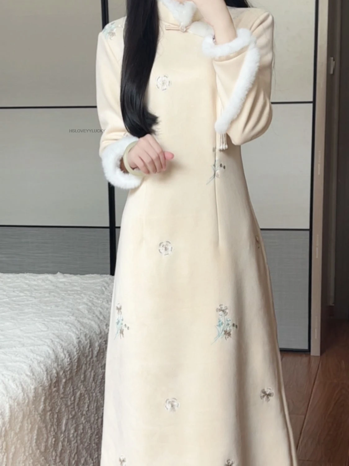 

Autumn Winter New Model Suede Velvet Lined Fur Collar Comfortable Young Style Long Dress Thnickend Cheongsam Dress Daily Qipao