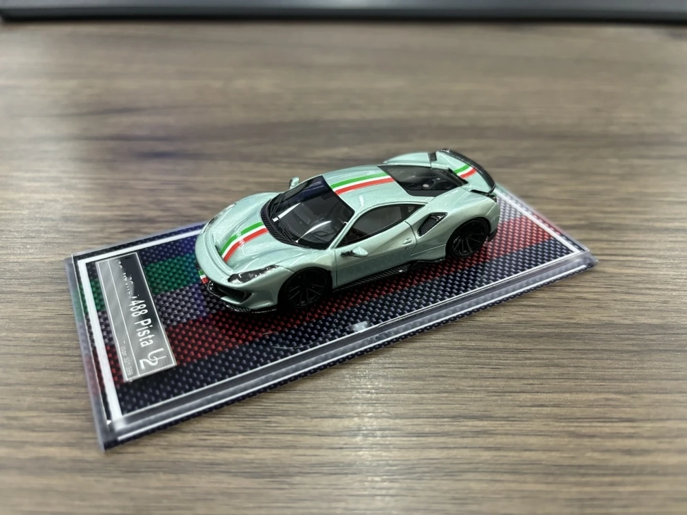 U2 1:64   488 Pista Light blue Dark green light pearl green resin car model Collection display gift