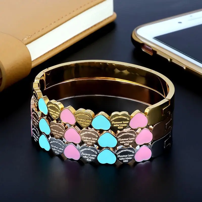 New Sweet Heart Charm Cuff Bangles For Girls Stainless Steel Gold Plating 7mm Width Luxury Wristband Wedding Women Love Jewelry