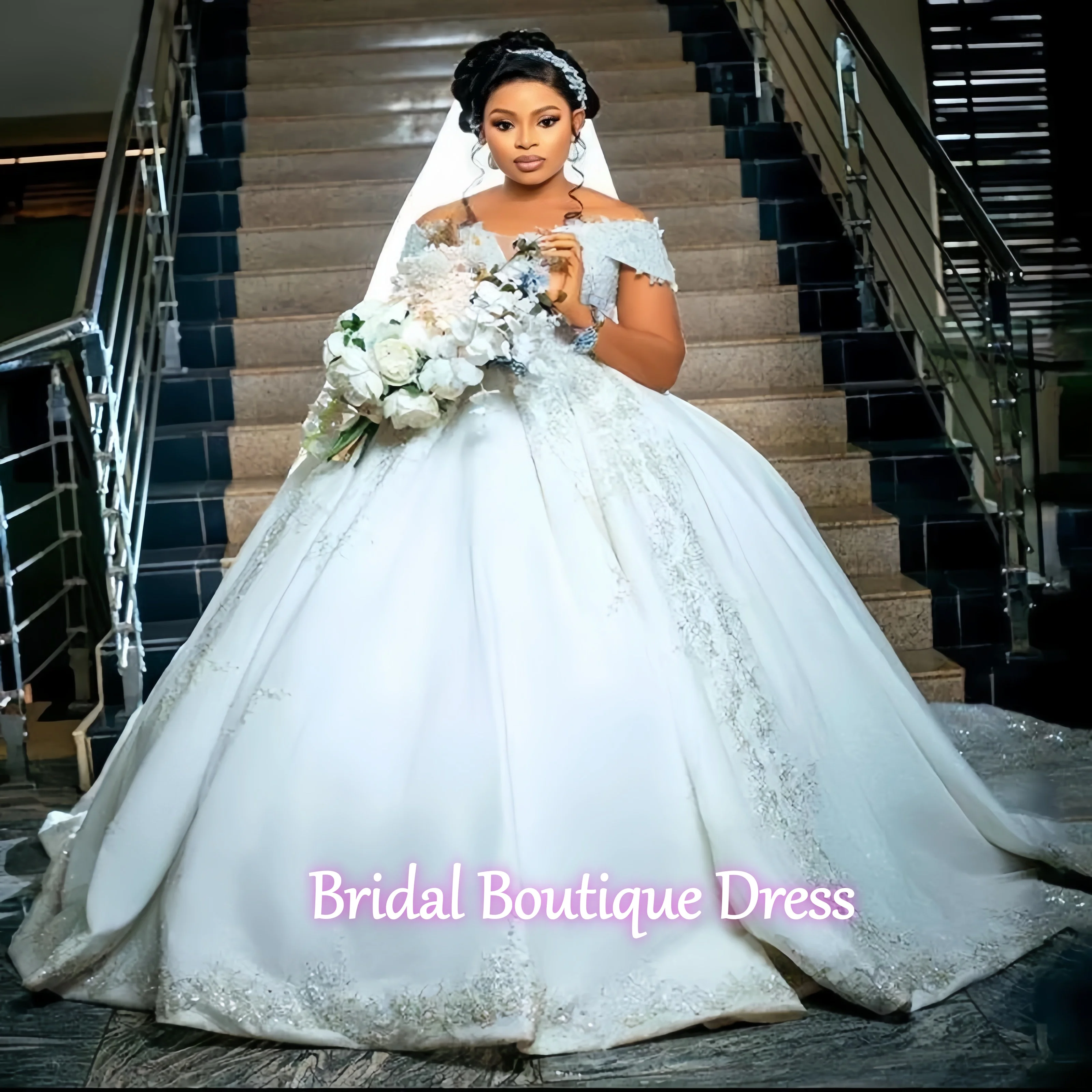 Gaun Pengantin Model Ball Gown dengan Aplikasi Manik-Manik Cantik dan Eksklusif, Model Off-Shoulder Ukuran Plus untuk Pengantin Afrika (Robe De Mariée)