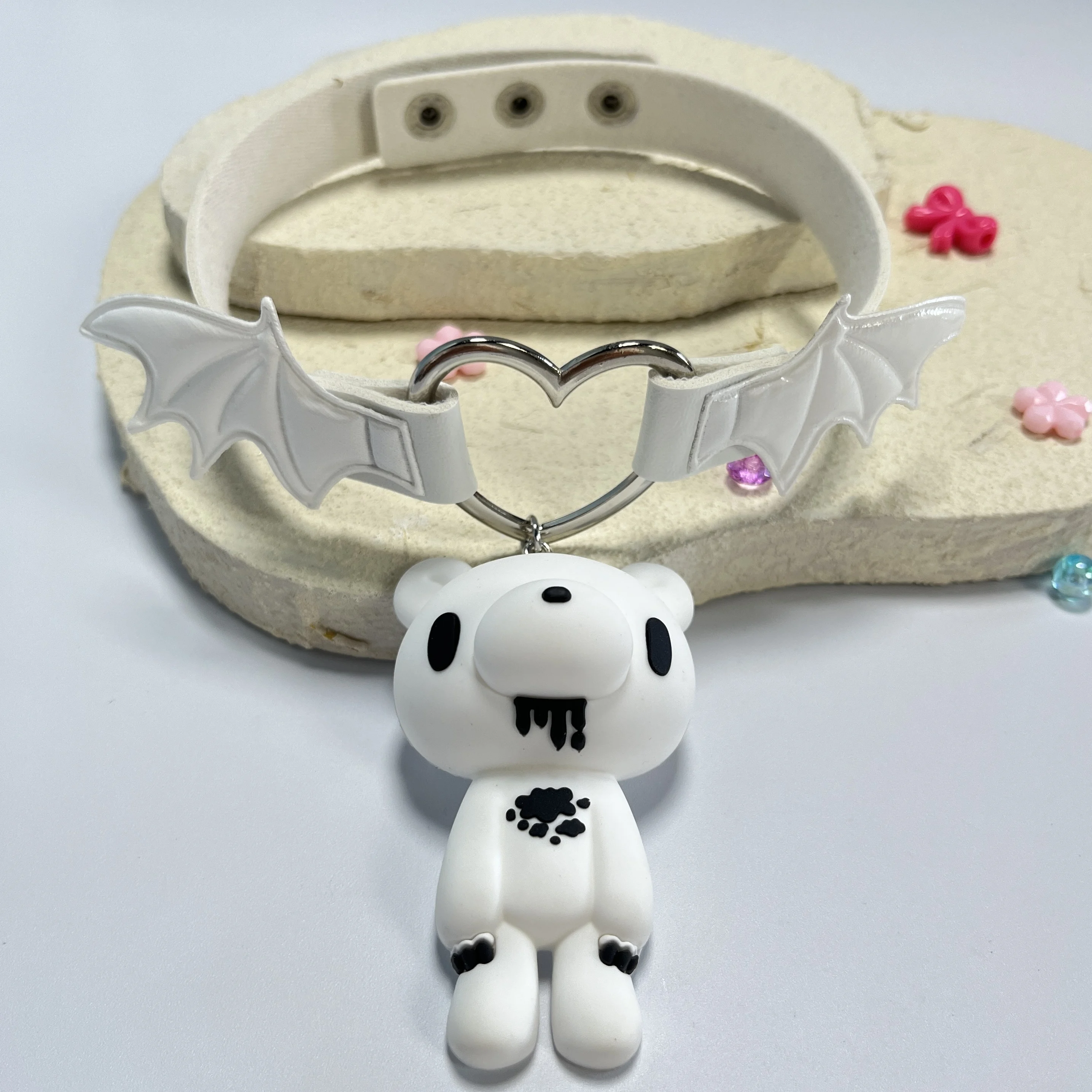 قلادة جناح الخفافيش البيضاء القوطية - ياقة جلدية مع قلادة الدب الدموي. مثالية لجماليات Alt-Goth، Punk. #3