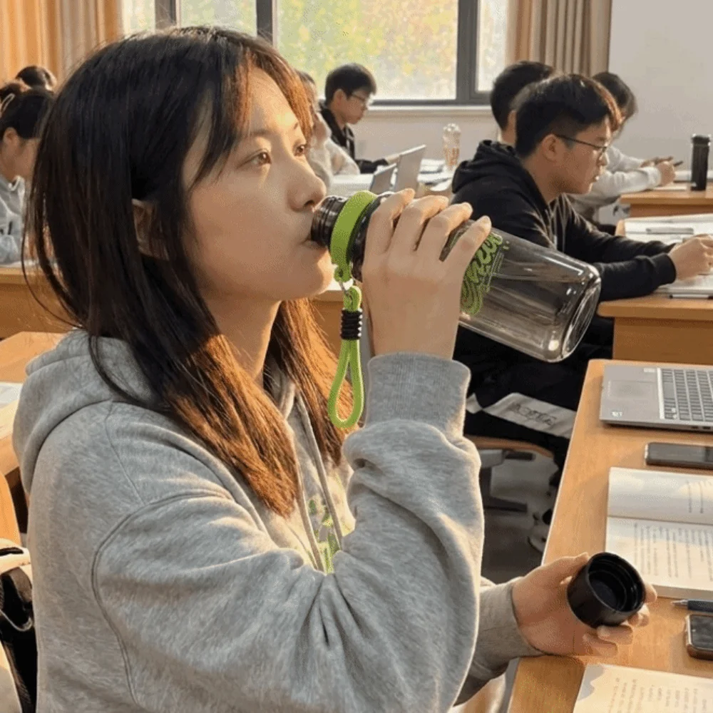 Portable Plastic Sport Bottle Large Capacity Transparent Fitness Water Bottle Leak-Proof with Strap Drop-Resistant Water Cup