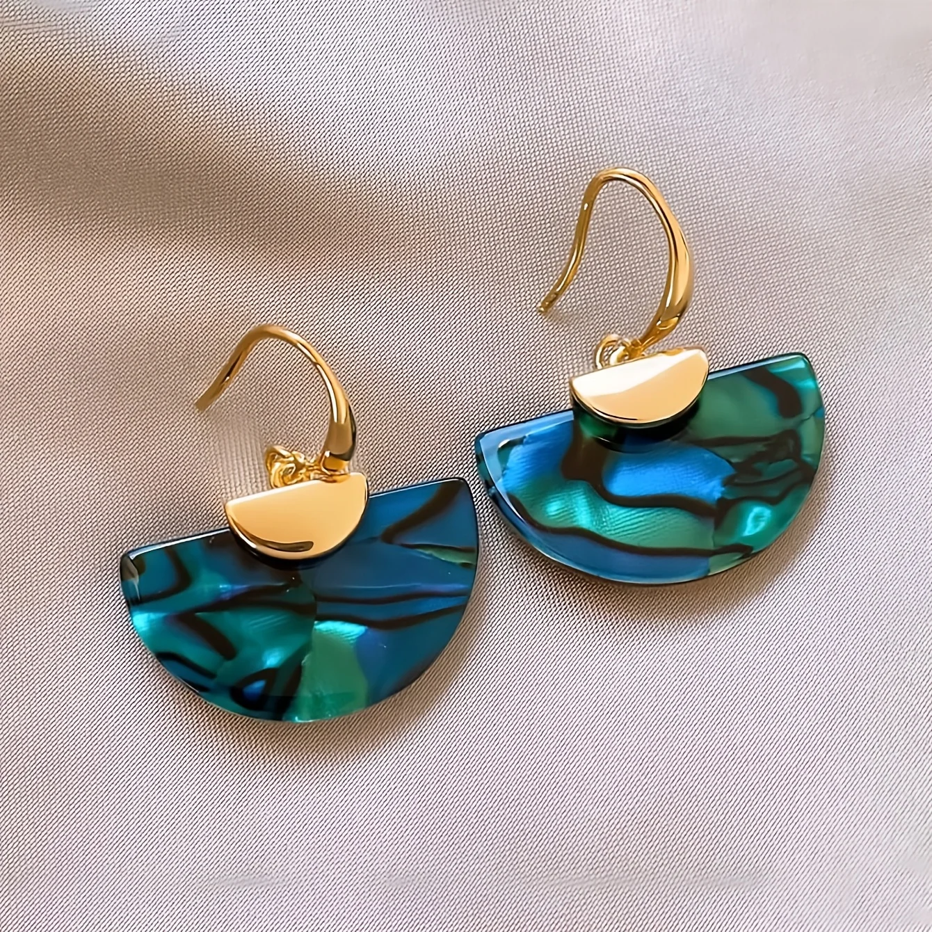 1 Pair Elegant Individual Unique Premium Sense Bohemian Style Fashion Women'S Earrings, Geometric Fan-Shaped Niche Design, Suitable for Women'S Daily Commute, Party, Gathering Vacation And Festival Wear (Random Color)