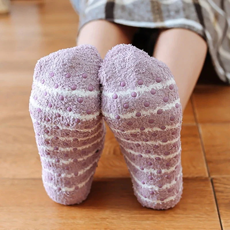 Chaussons en peluche à rayures avec nœud pour femmes, chaussures de maison mignonnes, chaussettes chaudes pour le sommeil, chaussettes de sol non