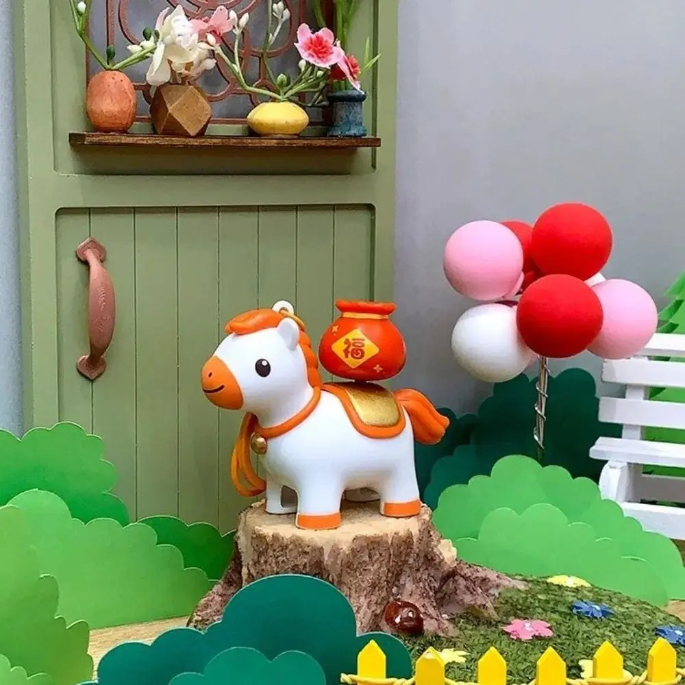 المحمولة للتدوير الحصان المفاتيح اضغط لتدوير الإبداعية الحصان تصميم حلقة رئيسية مضحك الضغط حقيبة قلادة حقيبة الديكور