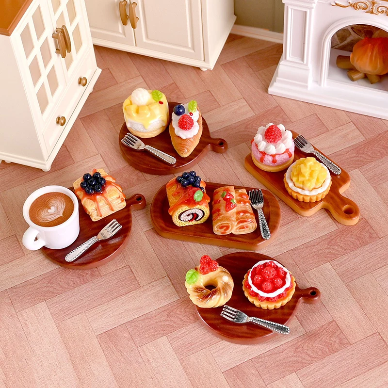2Pcs/set Dollhouse Mini Cake Dessert Model Dollhouse Mini Kitchen Decoration Dolls House Accessories Pretend Play Toy random