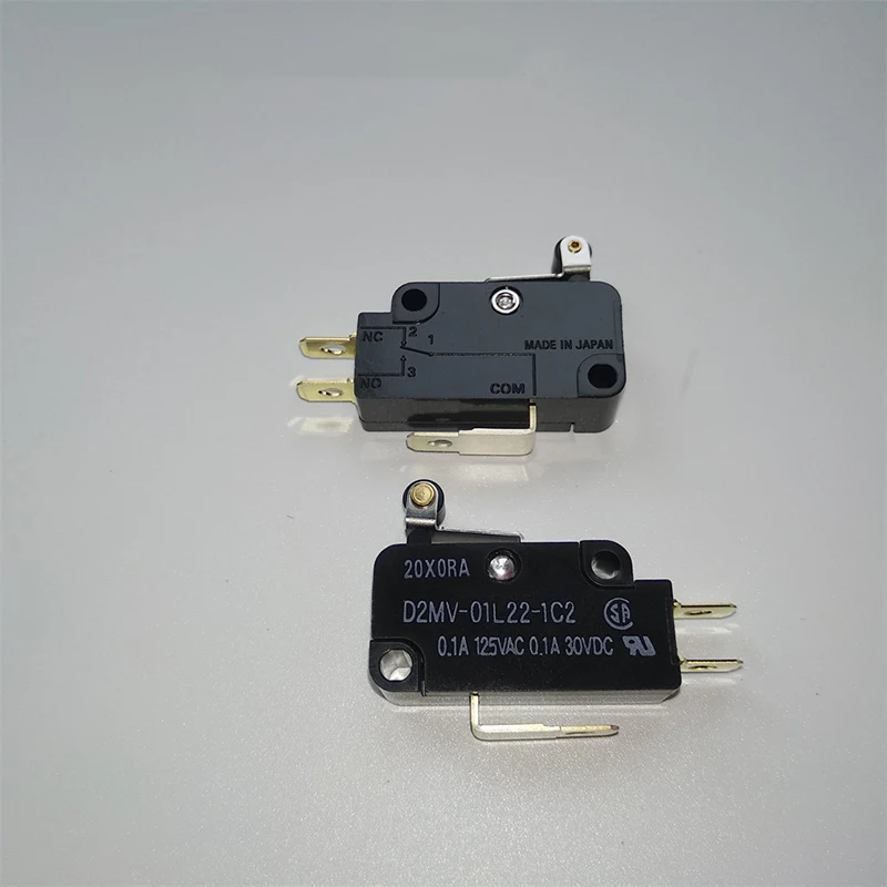 1PCS D2MV-01L22-1C2 Microswitch with travel range 0.1A, 125VAC, 0.1A, 30VDC, ball bearing lever, 3 pins