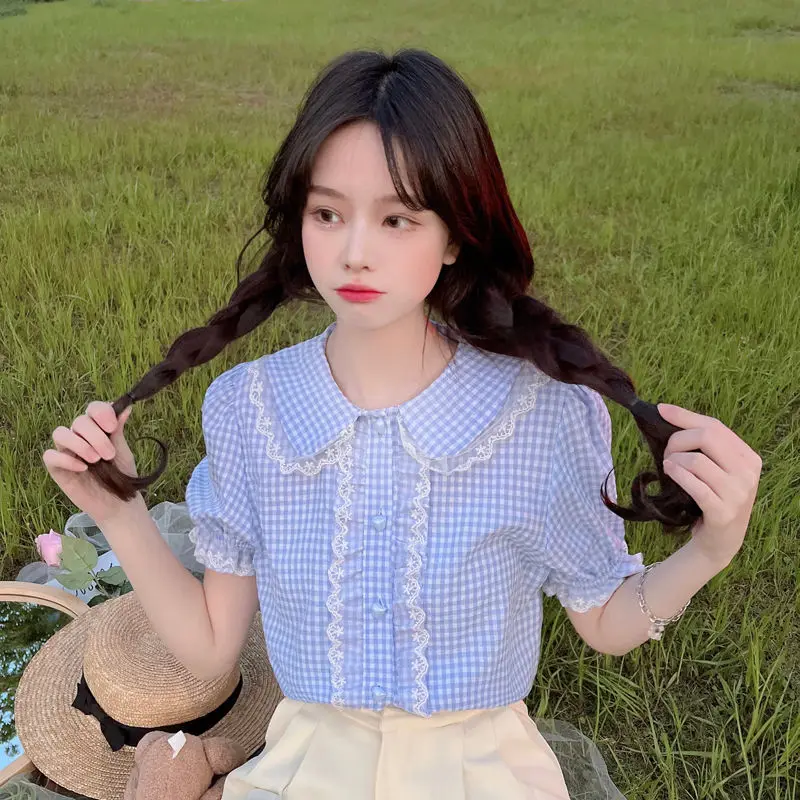 

Женские летние модные трендовые рубашки на пуговицах в клетку контрастных цветов с воротником «Питер Пэн» и пышными рукавами, женские рубашки в молодом стиле с коротким рукавом