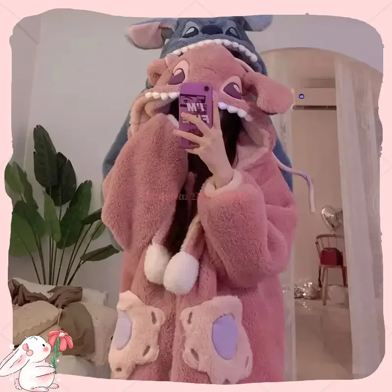 Disney Stitch caldo foderato in pile indumenti da notte vestiti per la casa abito materiale morbido pigiama da donna per uomo set inverno corallo pile vestaglia giocattoli