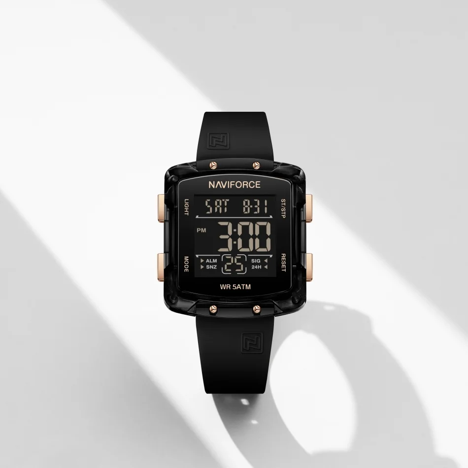 ساعة رياضية للرجال من NAVIFORCE مع شاشة عرض إلكترونية من السيليكون للرجال، مقياس بخار العد التنازلي، منبه التقويم، ساعة عرض الأسبوع