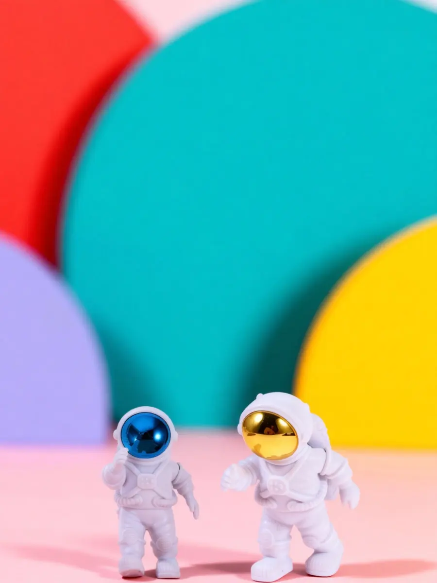 2Pcs Resin Floating Spaceman Aquarium Decor Fish Tank Layout Prop Realistic Fine Workmanship Compact Design Vivid Natural