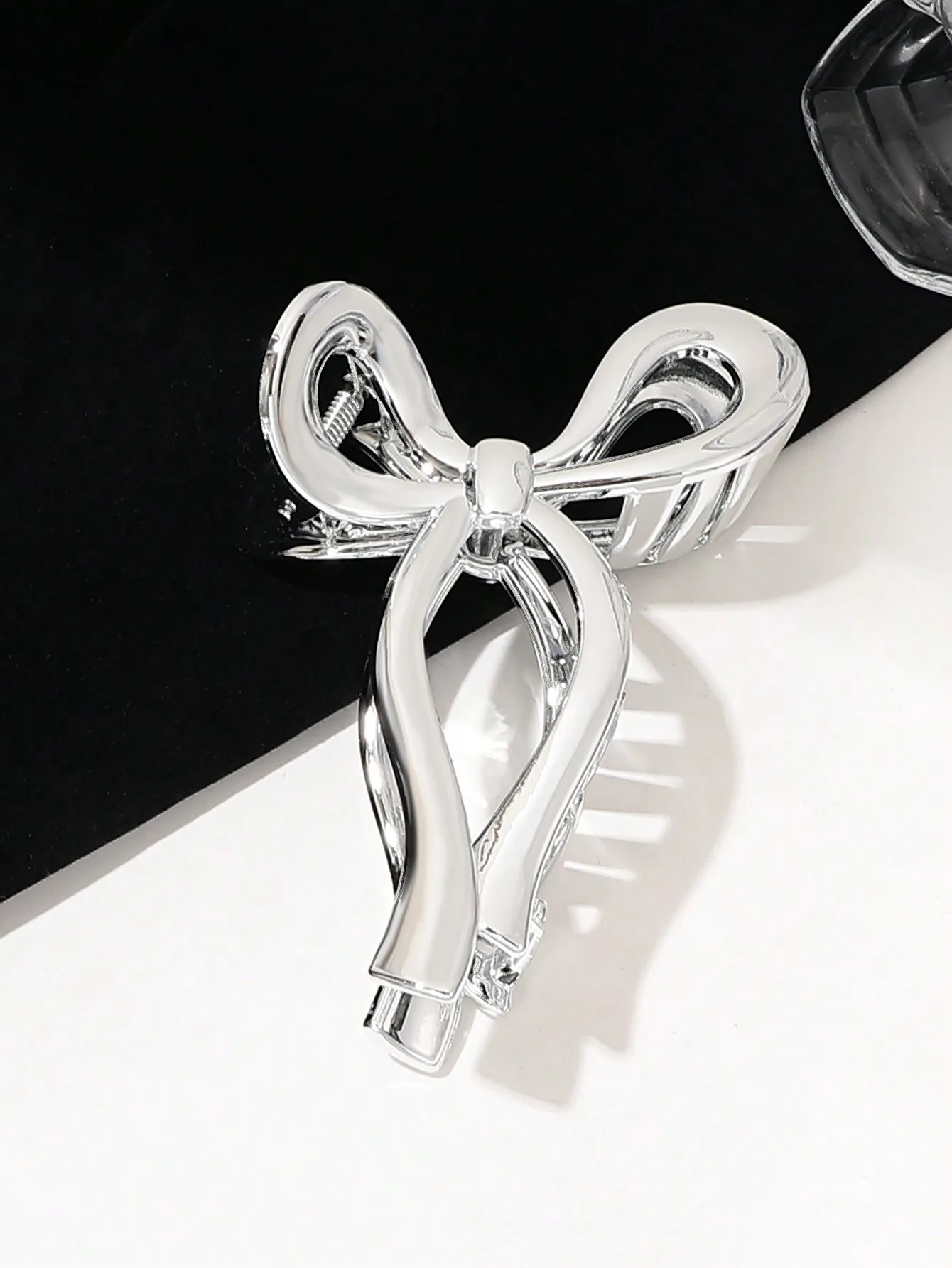 1Pcs Stylish Large Silver Hair Claw Clips,Grip Hair Clamps Non-Slip Hair Clips for Women Girls Thin Thick Hair