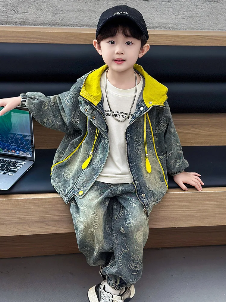 

Крутая уличная одежда, детская одежда, костюм, осенняя одежда для мальчиков, детский джинсовый костюм с мультяшным принтом, повседневное пальто с капюшоном для девочек + брюки, 2 шт./компл.