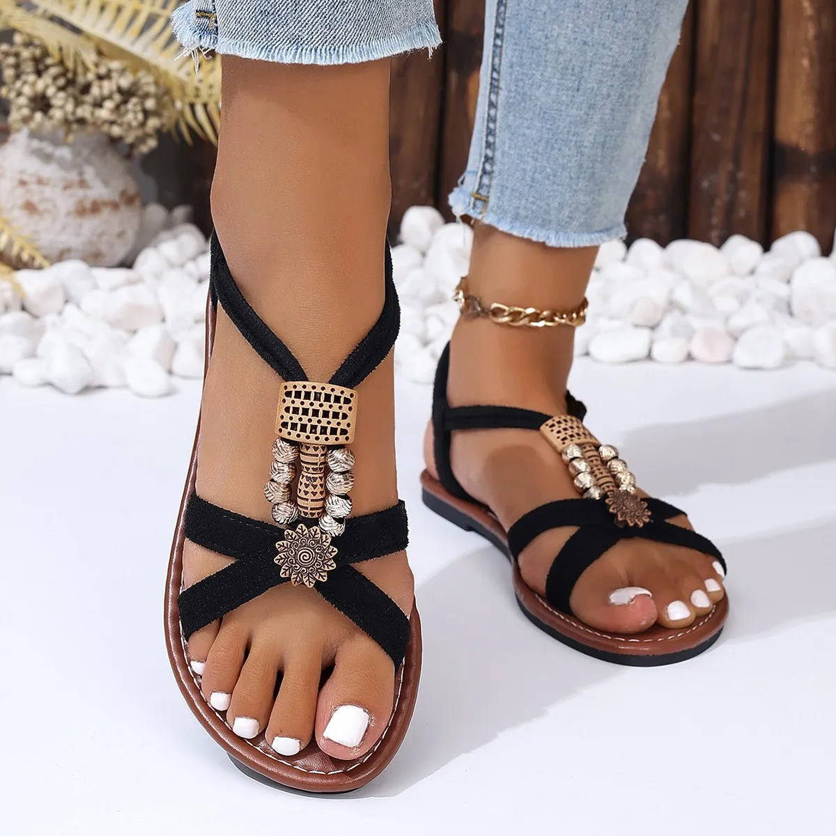 2024 Sommer heiß verkaufen Damen Sandalen Mode Open Toe römische Damen Sandalen einfarbig Perlen Low Heel Damen Sandalen