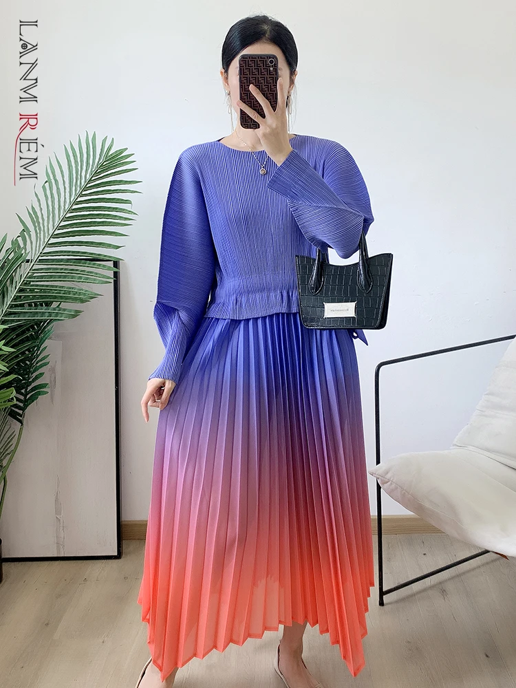 LANMREM Gradient Color Pleated Dress For Women Stitching Irregular Round Neck Long Sleeves For 2024 Spring Clothing 2Q1031