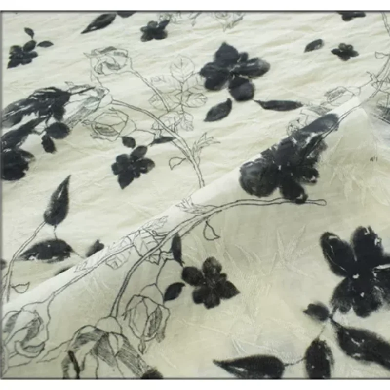 tecido-de-seda-artificial-branco-estampado-usado-para-confeccao-de-vestidos-roupas-e-tecidos-para-costura-diy