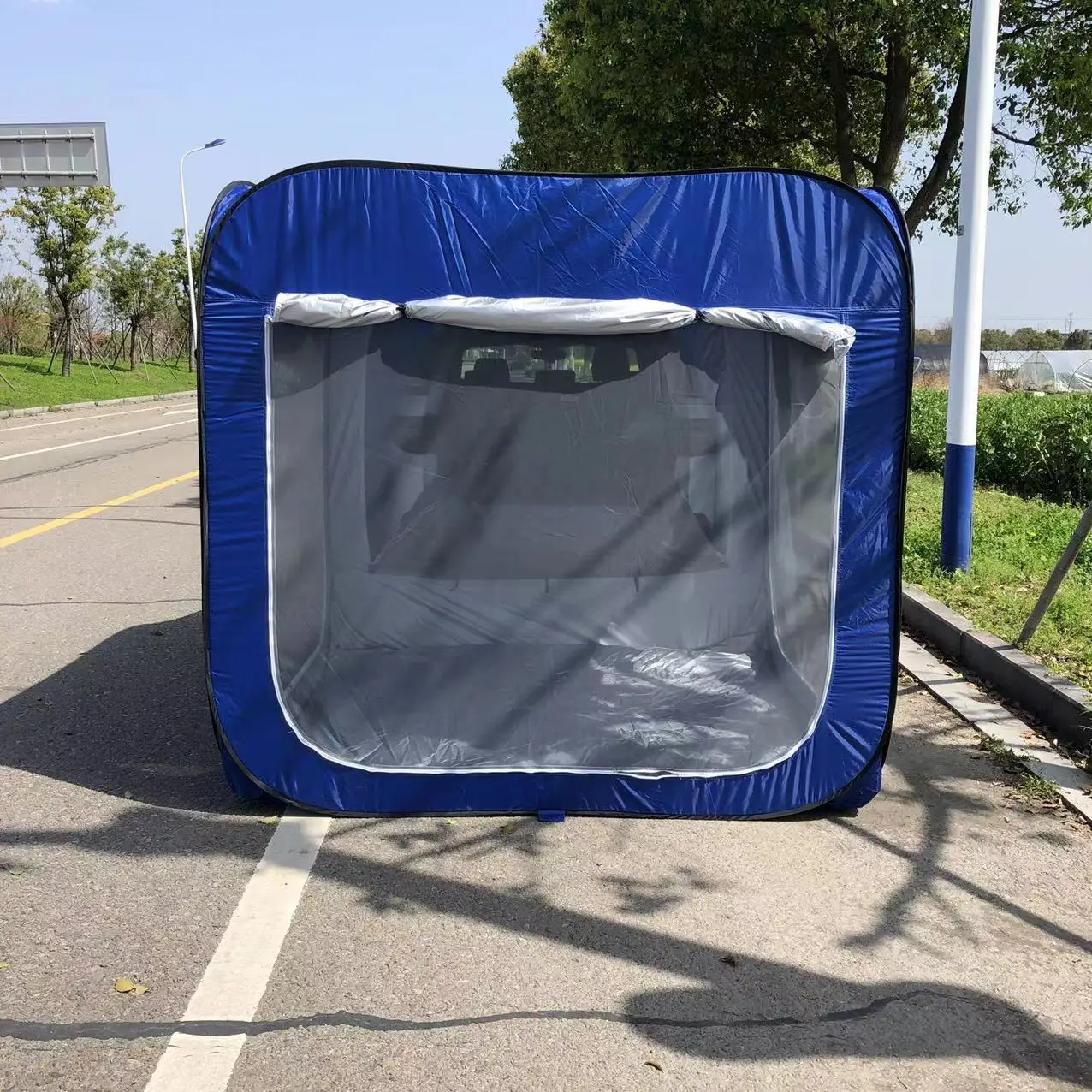 Top cover suitcase tailgate shade tent