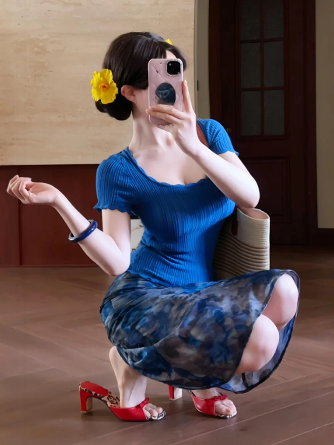 

Ретро-комплект из двух предметов: платье с нежным принтом и топ с воротником-халтер, удобный хлопковый летний наряд для молодых женщин